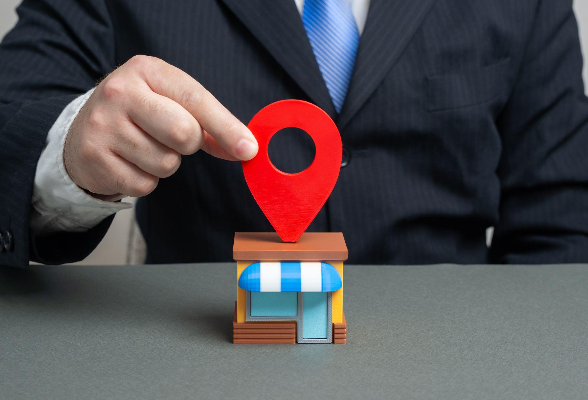 store with location pin, symbolizing local SEO